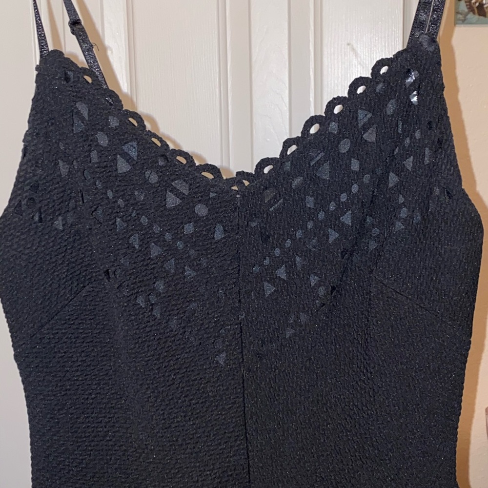 Black dress with v-line neck